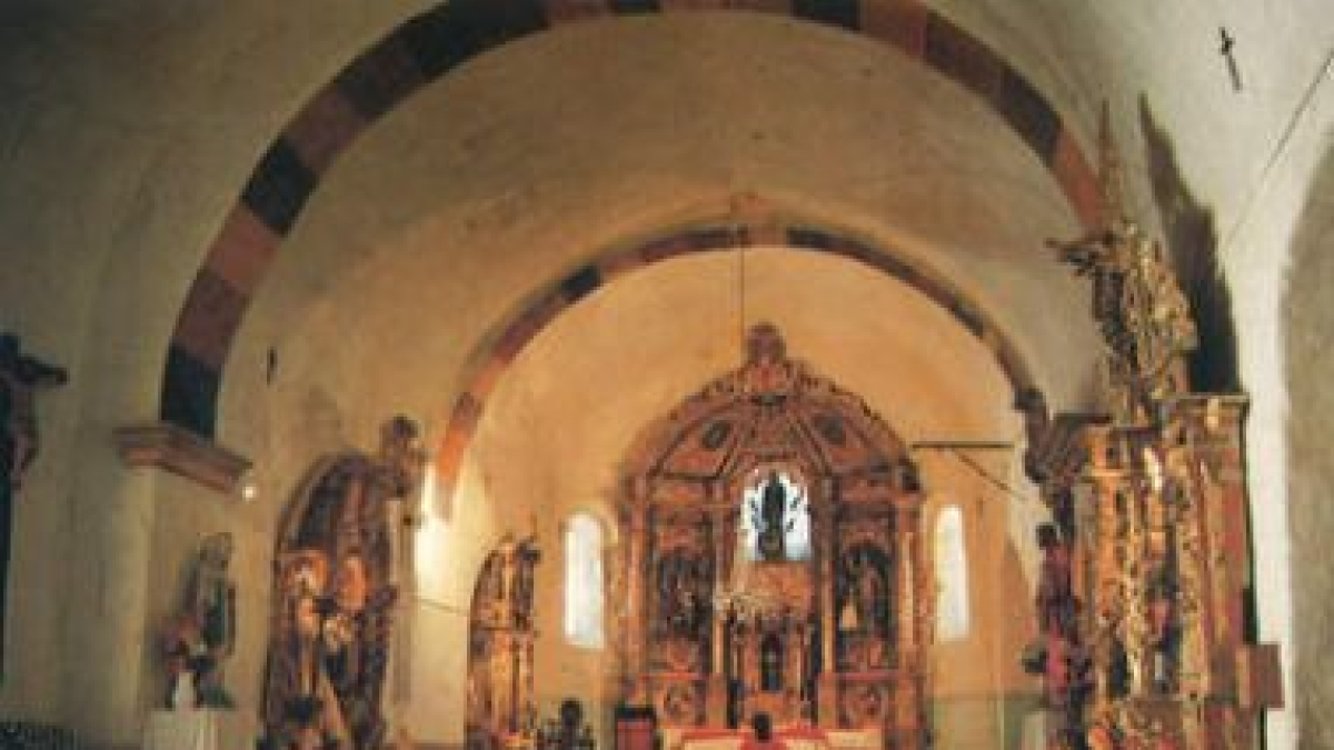 La iglesia de la Asunción con cinco retablos, antes de la retirada de las obras.