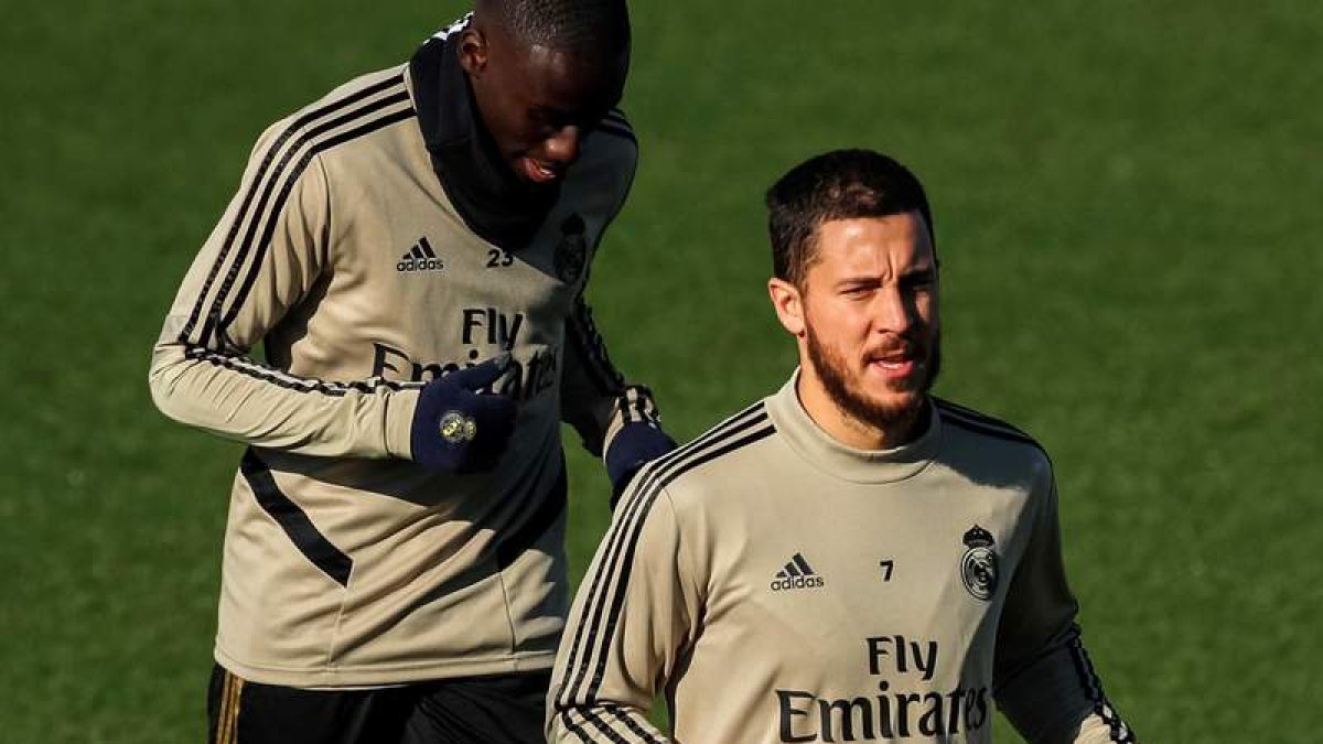 Hazard será operado el jueves y según el seleccionador belga, aún podrá jugar el final de la Liga.