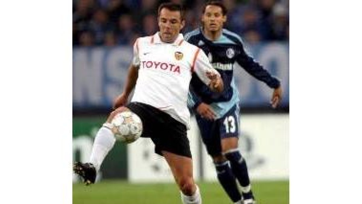 Marchena es perseguido por un jugador alemán