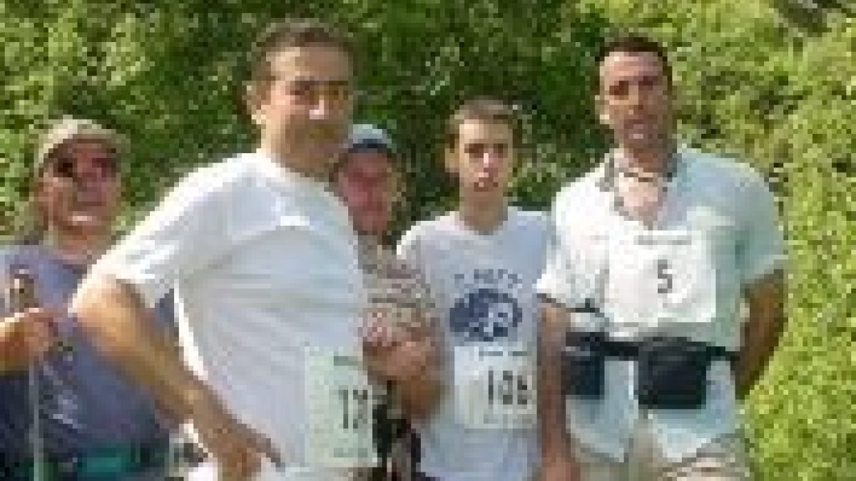 Un grupo de senderistas en la pasada Travesía de los Aquilianos