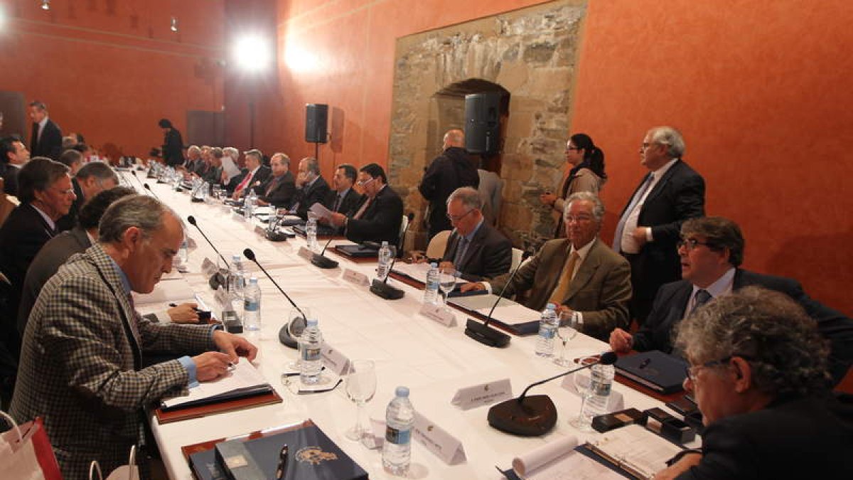 La reunión de la Junta Directiva de la RFEF se celebró en el castillo y duró casi dos horas.