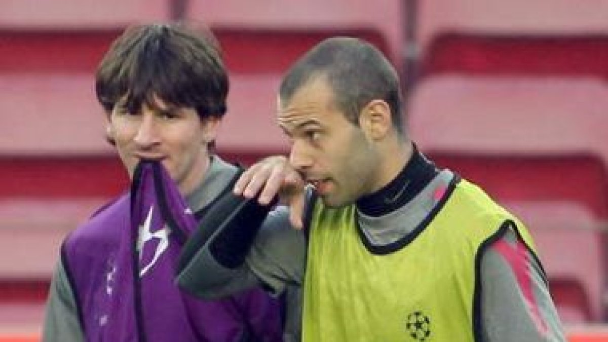 Messi y Mascherano, durante el entrenamiento.