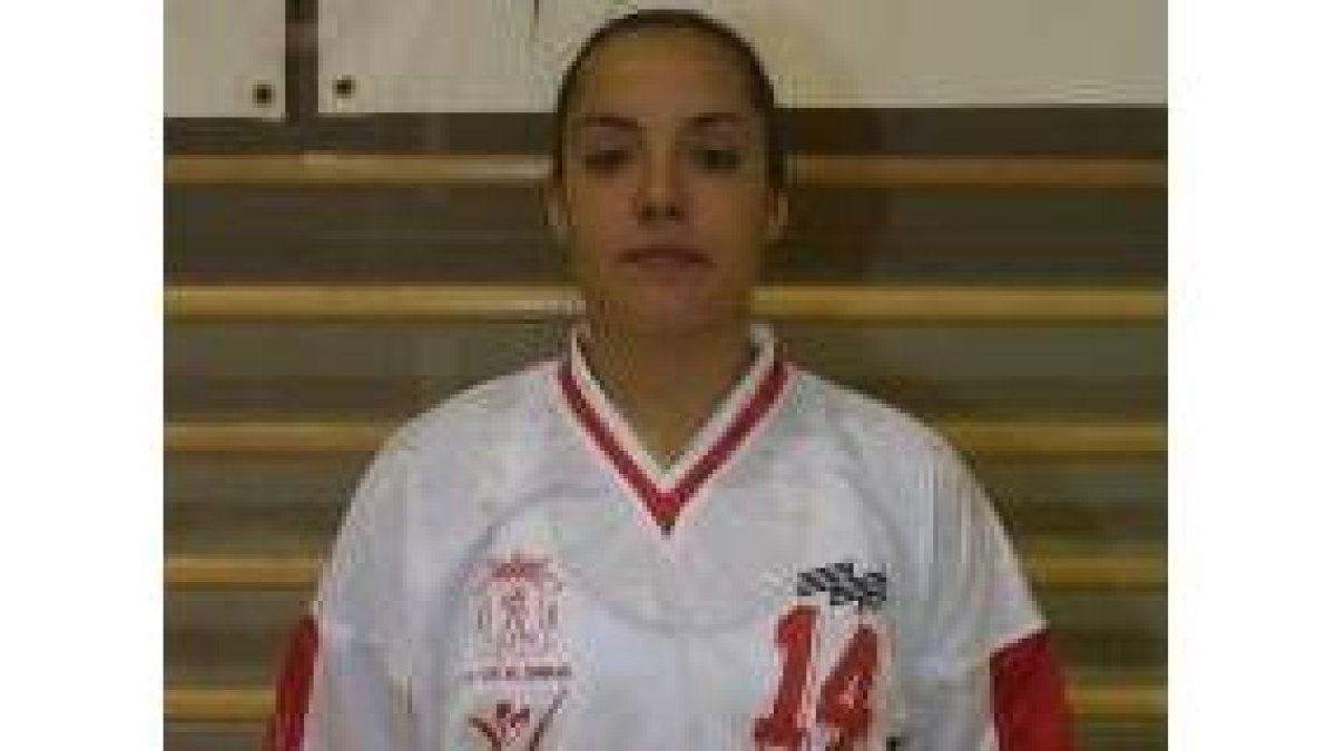 Mónica Mirantes, en el año 2001, cuando jugaba en el Teleno