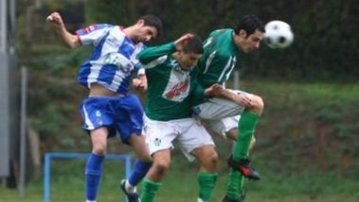 El filial blanquiazul dio un recital de juego y goles y se queda solo al frente de la tabla.