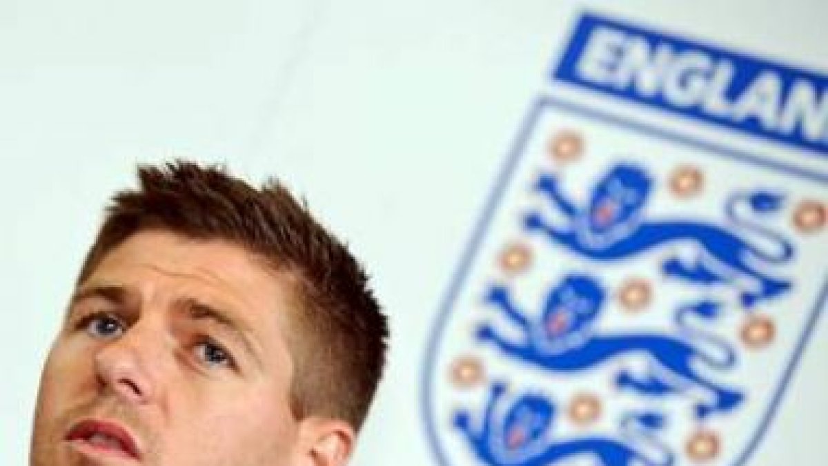 Steven Gerrard en Irding, al término de un entrenamiento de la selección inglesa.