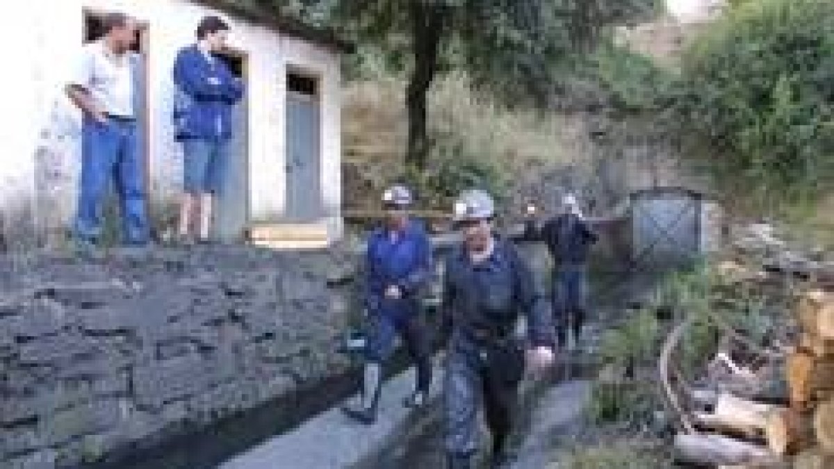 En la entrada del pozo minero de Antracitas de la Granja se vivieron momentos muy tensos
