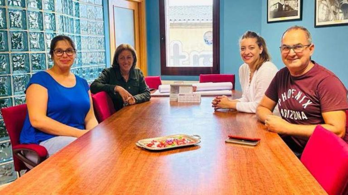 Ester Muñoz se reunió con parte de la corporación. DL