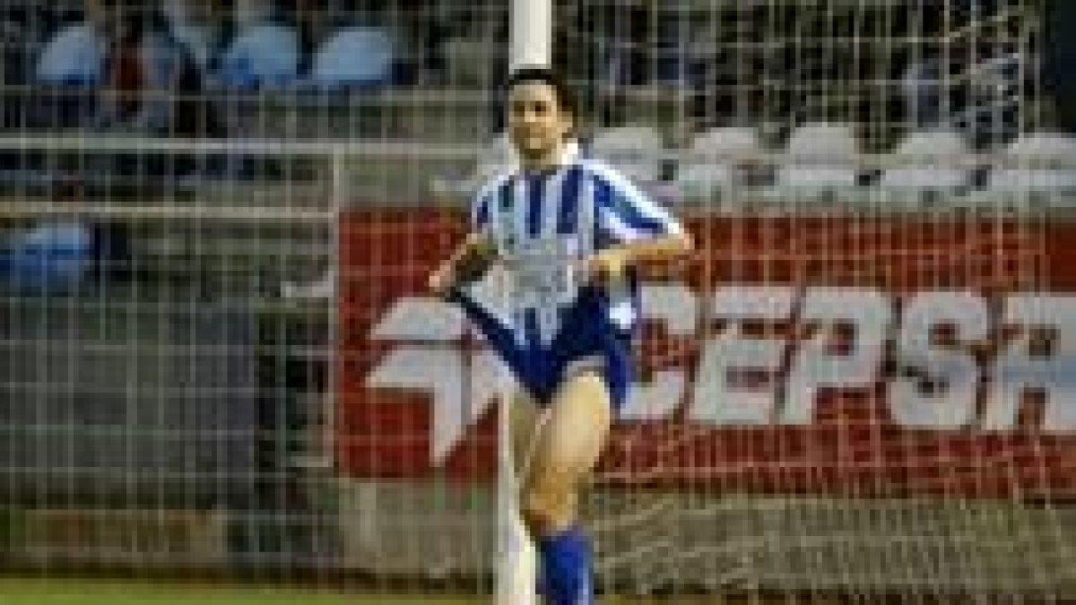 Brasi muestra su desesperación después de marrar una clara ocasión de gol esta temporada