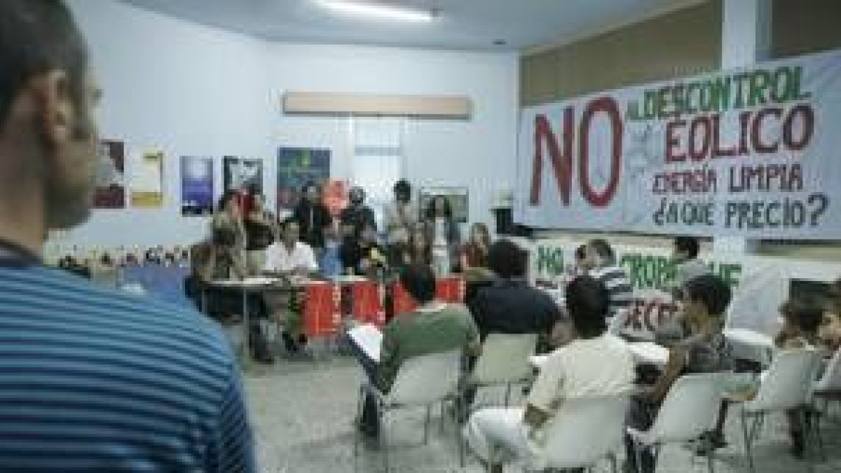 Los ecologistas alertaron de la aprobación de los parques, en la sede del Consejo de la Juventud