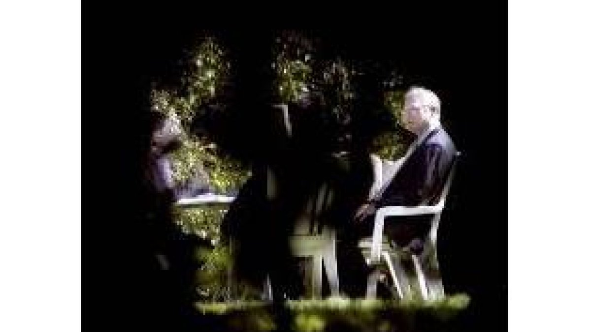 Hill, negociador americano en un momento de las reuniones