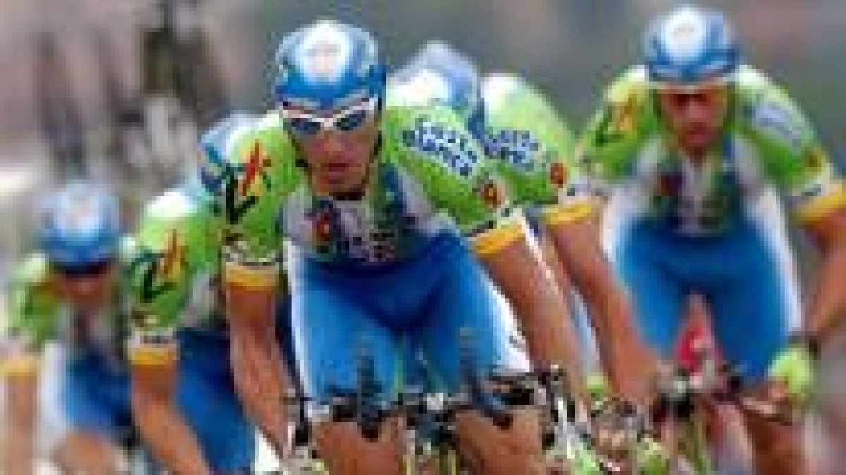 El equipo Kelme, en una crono de la pasada temporada, intentará hacer un buen papel en su tierra