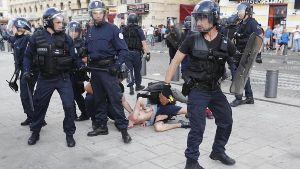 Incidentes con hinchas ingleses en Marsella durante la Eurocopa del 2016.
