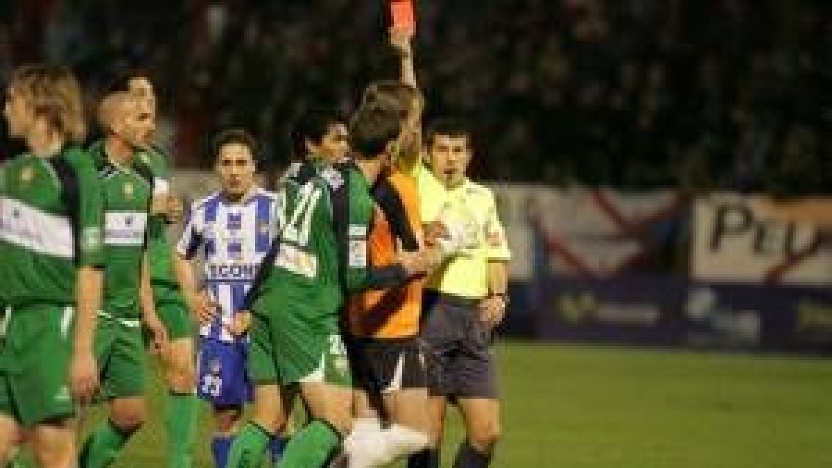 Ceballos Silva, que sustituía a Gardeazábal Gómez, no tuvo una tarde muy afortunada en El Toralín