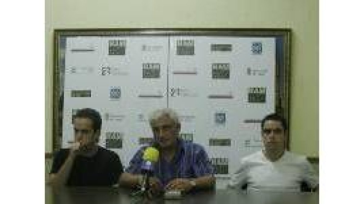 Francis (i) y Amaral (d) fueron presentados ayer como jugadores del Ram