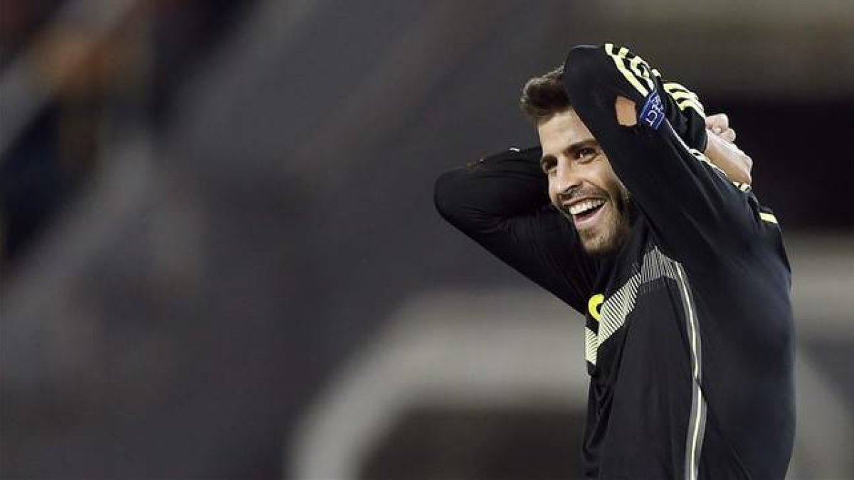 Piqué durante el partido de la selección española en Macedonia este martes.