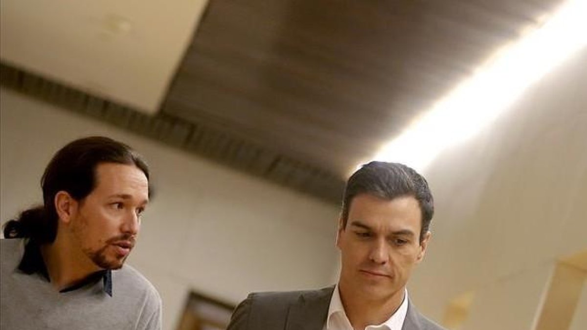 Pablo Iglesias y Pedro Sánchez, durante la reunión que mantuvieron el pasado 5 de febrero.