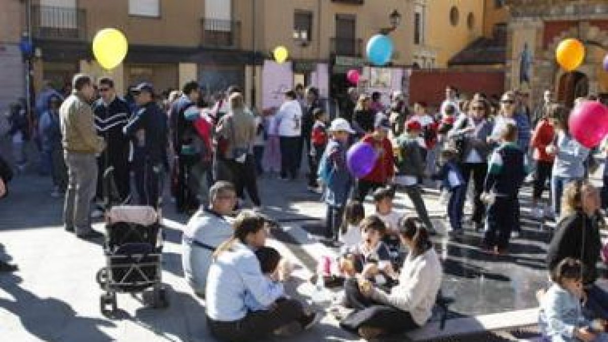 La marcha por la solidaridad congresó en León a familias enteras.