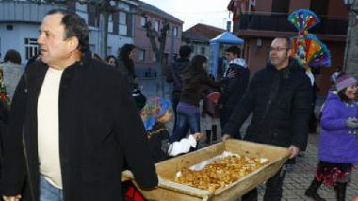 Orejas y frisuelos de carnaval para calmar el hambre.