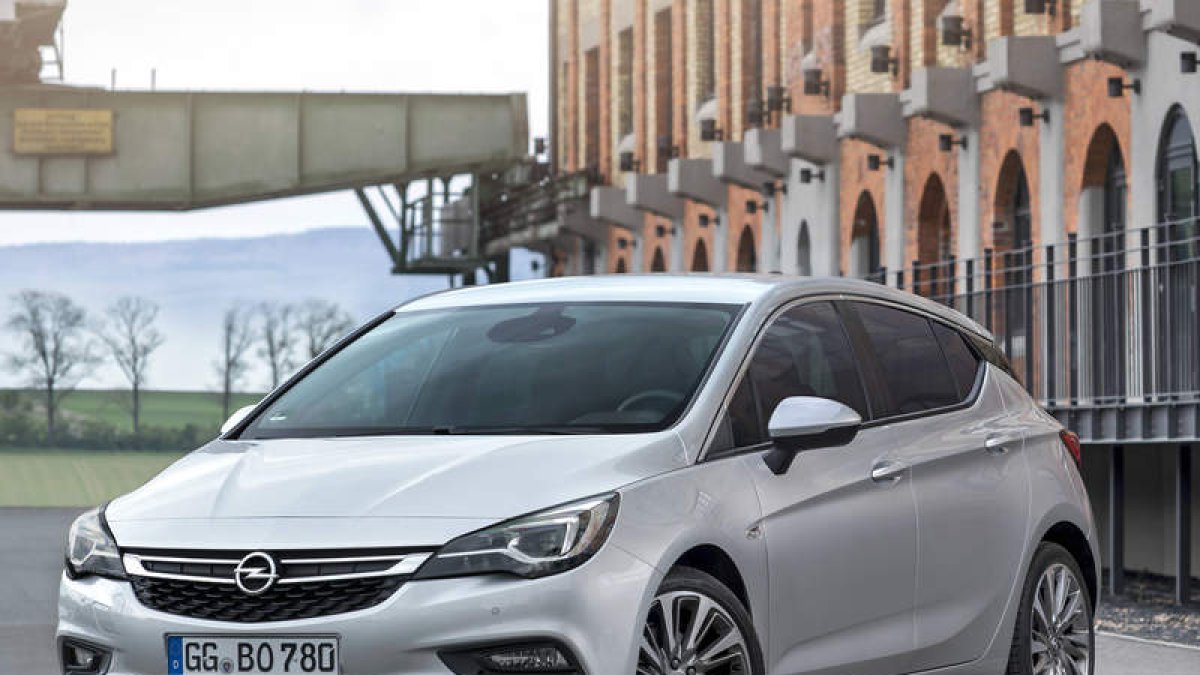 El Astra recibe una nueva motorización de gasóleo BiTurbo con 160 CV y un elevado par.