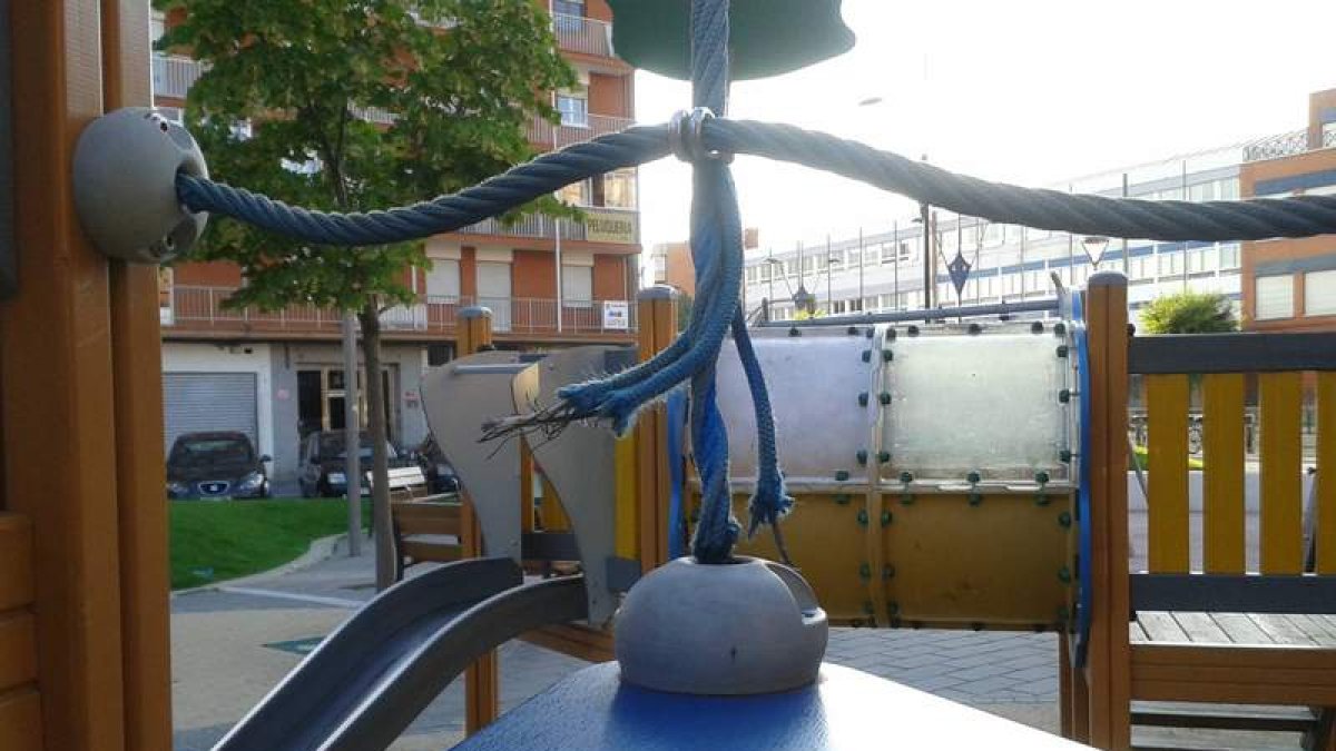 Uno de los desperfectos que sufre el parque Gran Capitán.