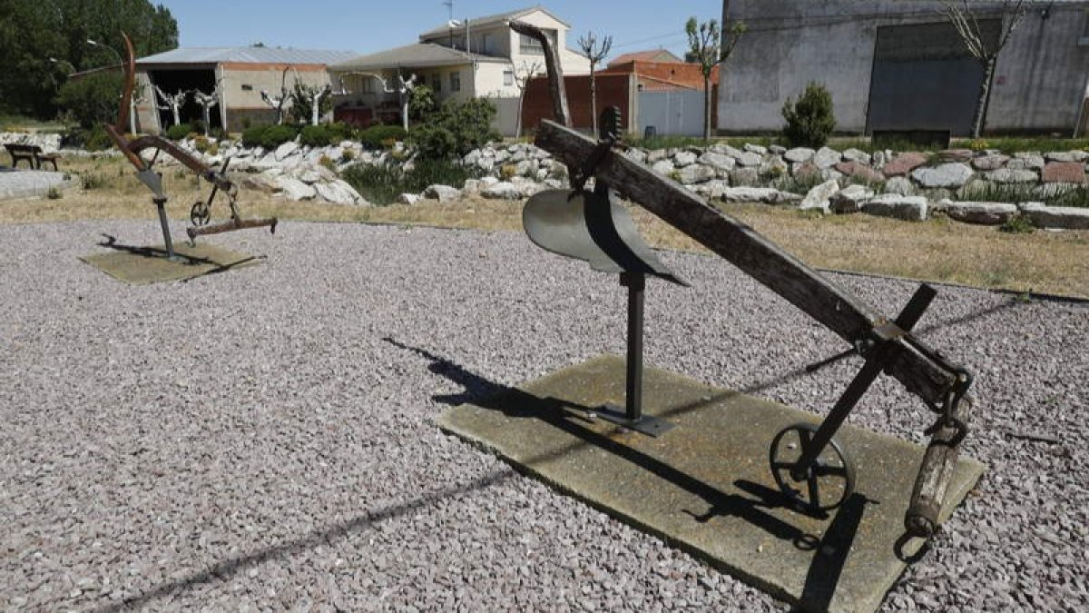 En Valdefuentes hay un museo al aire libre, bajo el techo del cielo que amparó cosechas y agitó esperas e inquietudes. RAMIRO
