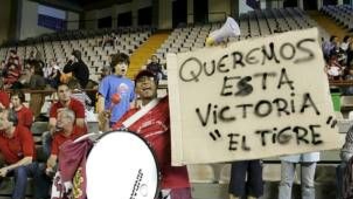 La afición espera que en Barcelona llegue el segundo triunfo leonés