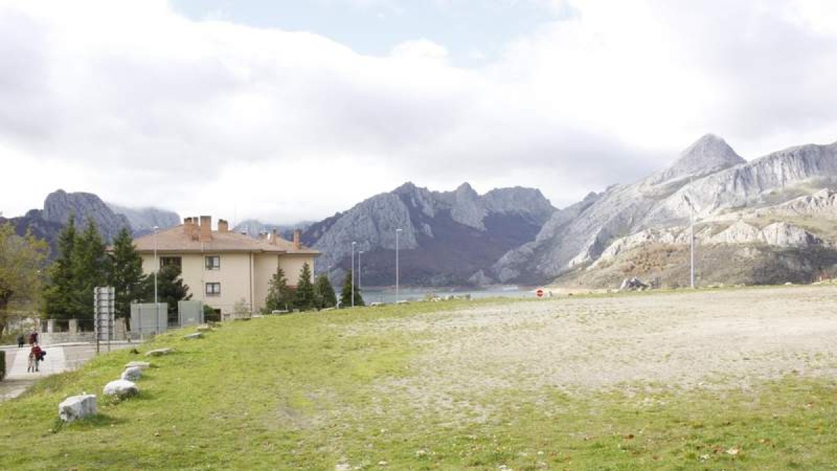 El Ayuntamiento busca la llegada de un gran hotel con la venta de una parcela