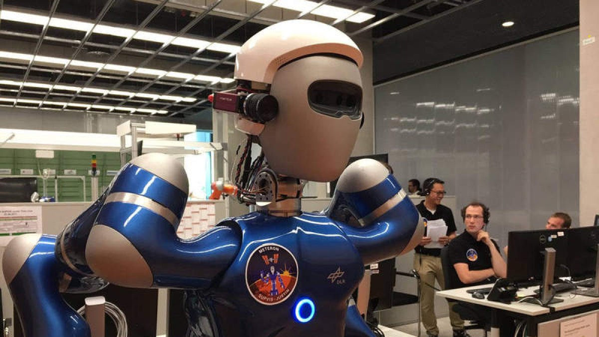 El robot sobre ruedas está a prueba para futuras misiones espaciales a Marte. TWITTER@DLR_EN