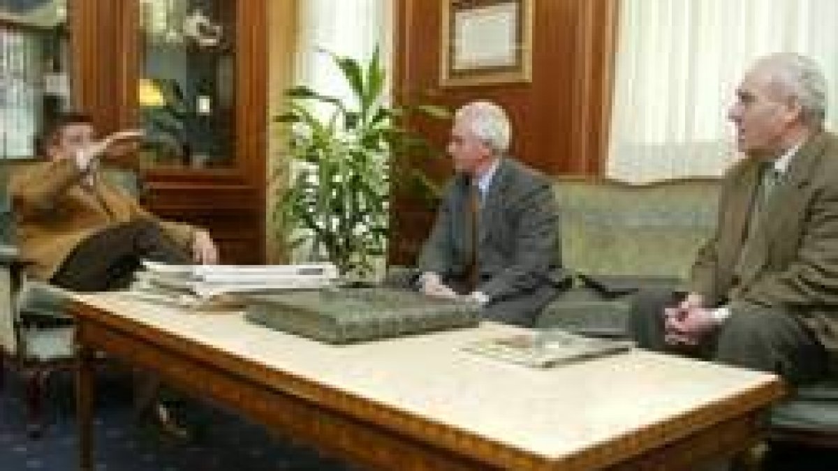 Los Amigos de la Capa se reunieron con el alcalde de León