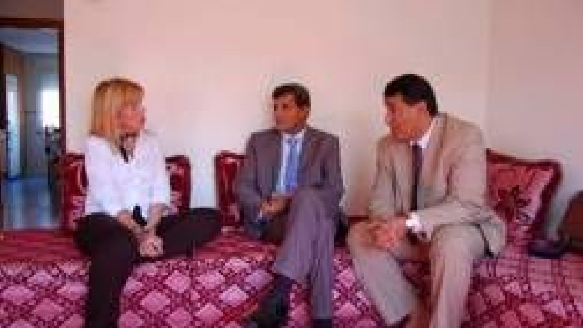 Concepción Rodríguez con los representantes de la República Árabe Saharaui