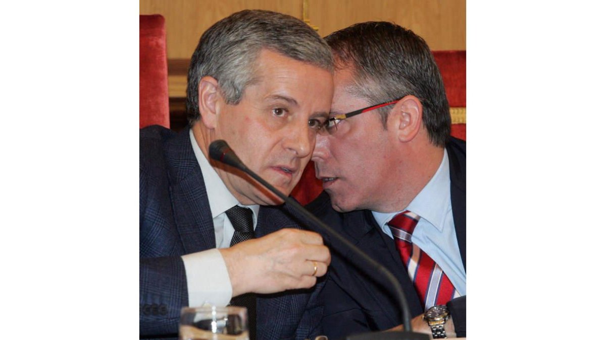 Gutiérrez habla con López Benito.