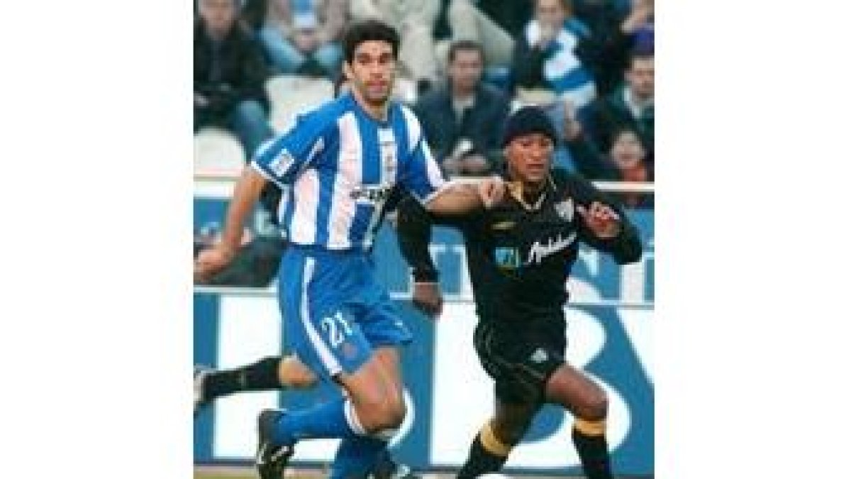 Valerón, el mejor del Deportivo, es perseguido por el malacitano Clever