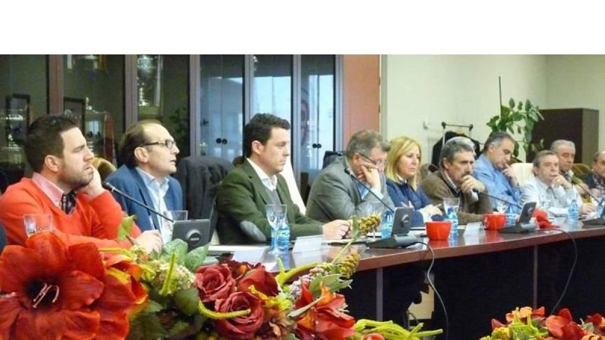 La asamblea contó con la presencia de Sagrario González (At Astorga) y Eduardo Domínguez (Ponferradina).