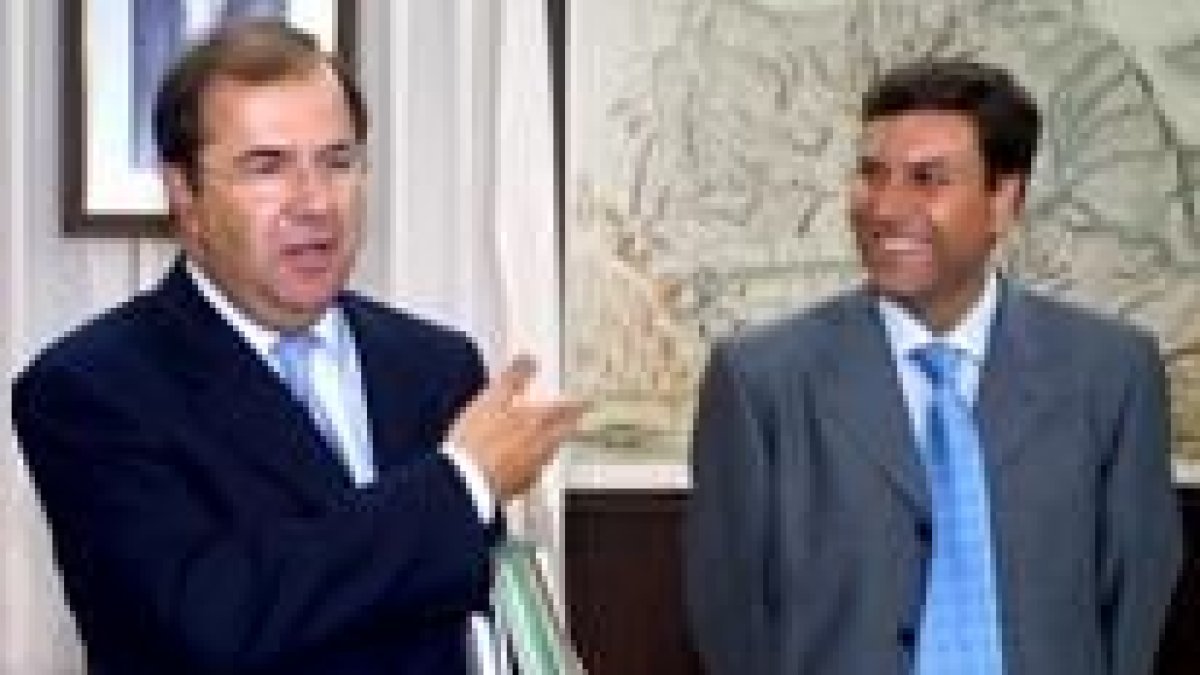 Juan Vicente Herrera compareció junto al consejero portavoz, Carlos Fernández Carriedo
