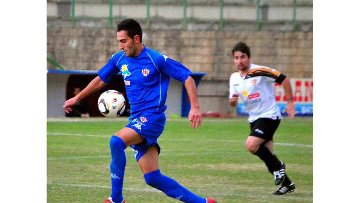 Roberto Puente falló la ocasión de gol más clara de los bercianos en Lerma.