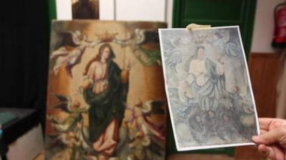 En primer plano, fotografía de una de las tablas tal y como la encontraron los restauradores.