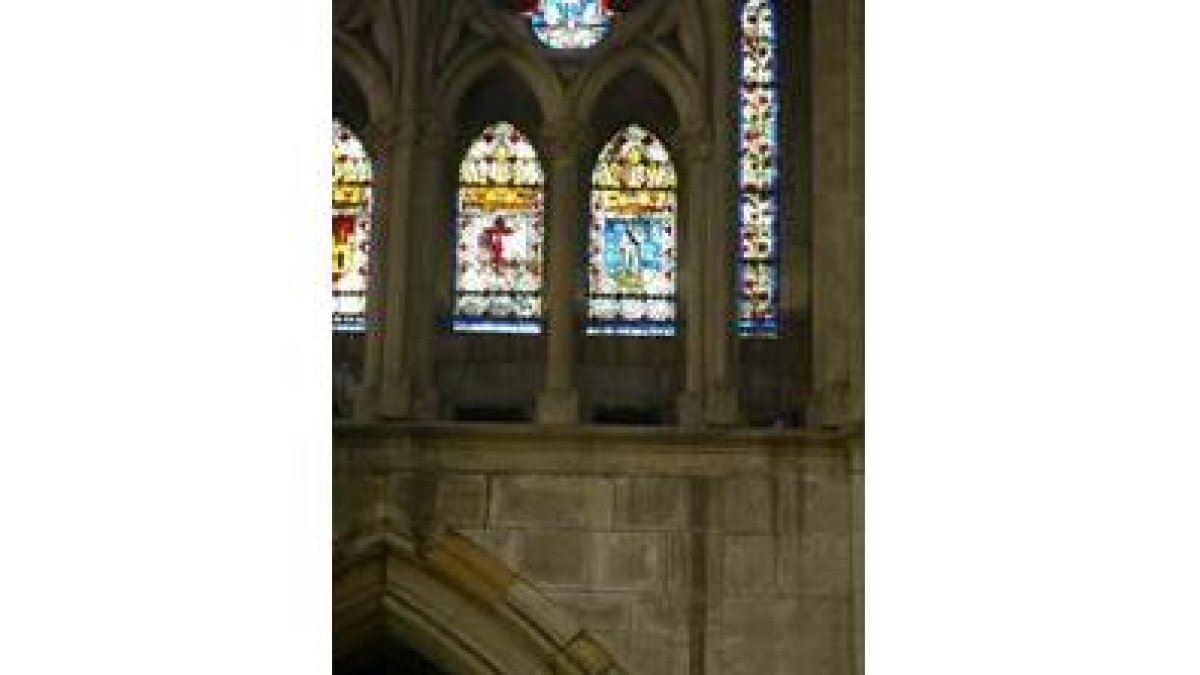 Un rincón de la Catedral de León afectado por humedades