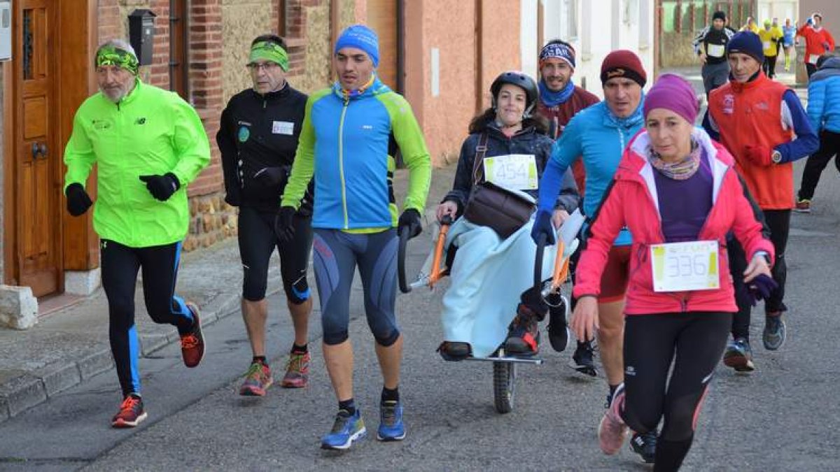 La carrera contó con muchos participantes, con la presencia de Silvia en silla adaptada. CUNDI VEGA