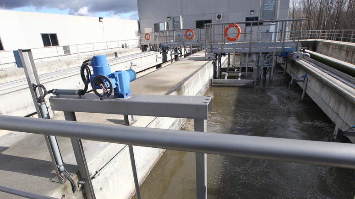 Instalaciones de la depuración de agua residuales de Ponferrada, Carracedelo, Cubillos, Cacabelos y Camponaraya. L. DE LA MATA
