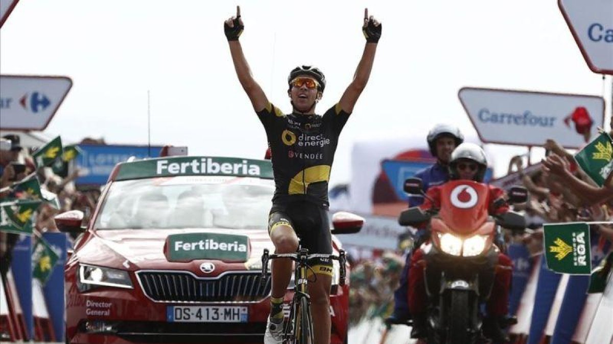 Calmejane entra vencedor en la llegada a la meta.
