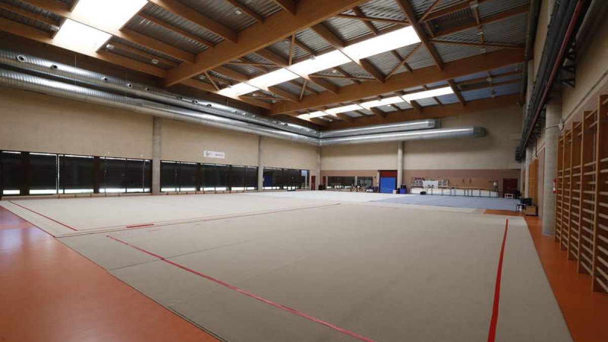 Interior del Centro de Alto Rendimiento de León donde entrenan las gimnastas. MARCIANO PÉREZ