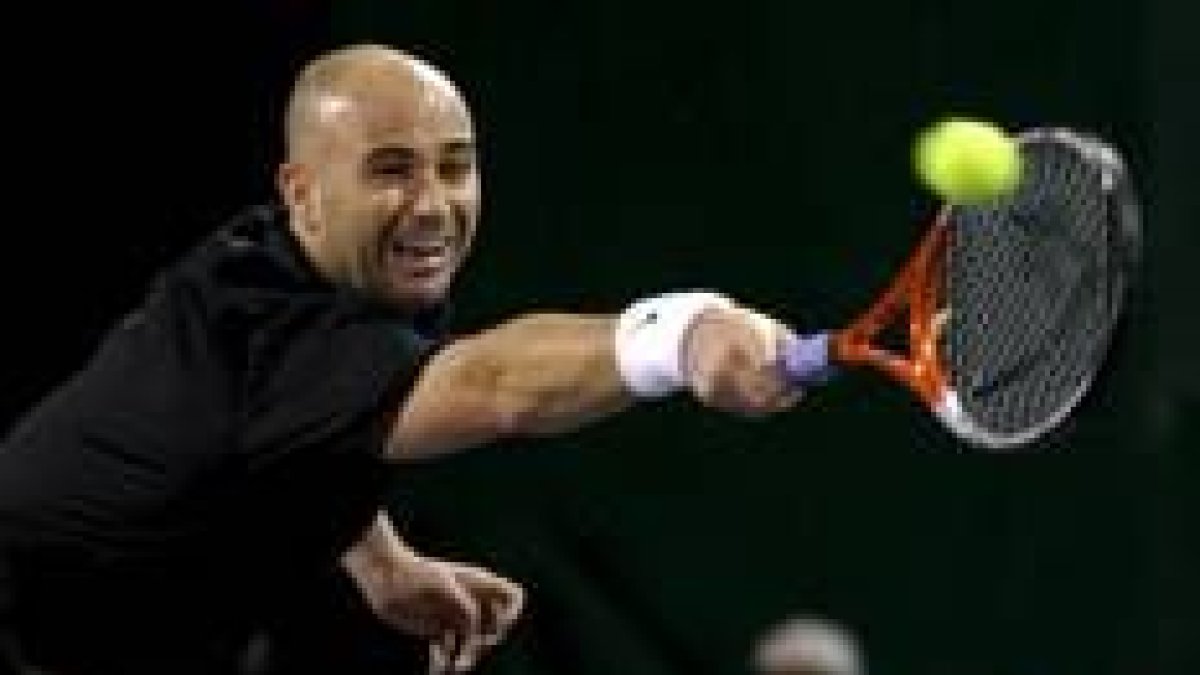Andre Agassi sufrió otro choque maratoniano para solventar el cruce con el argentino Nalbandián