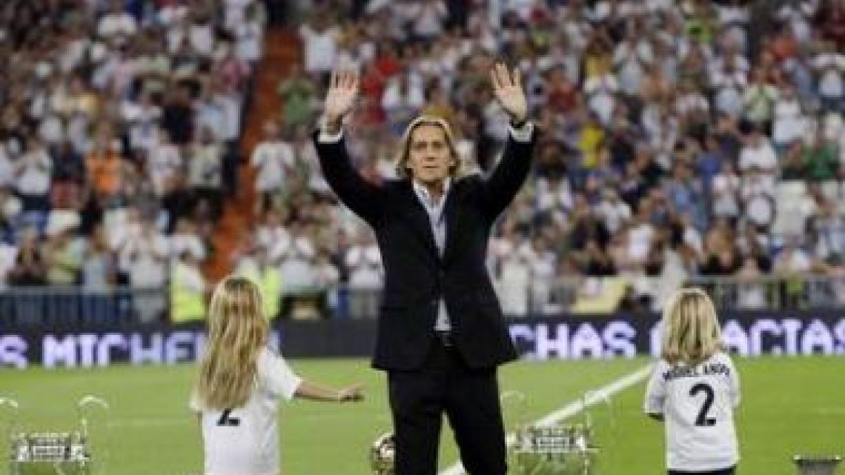 Homenaje de despedida de la afición a Michel Salgado.