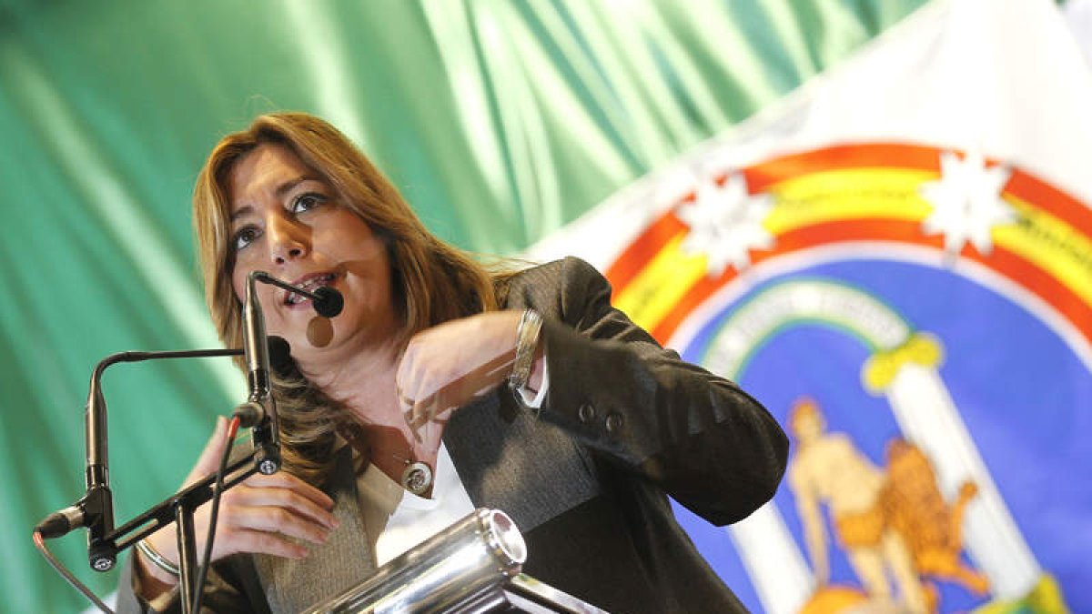 Susana Díaz, durante su intervención de ayer en el Día de Andalucía. MANUEL BRUQUE