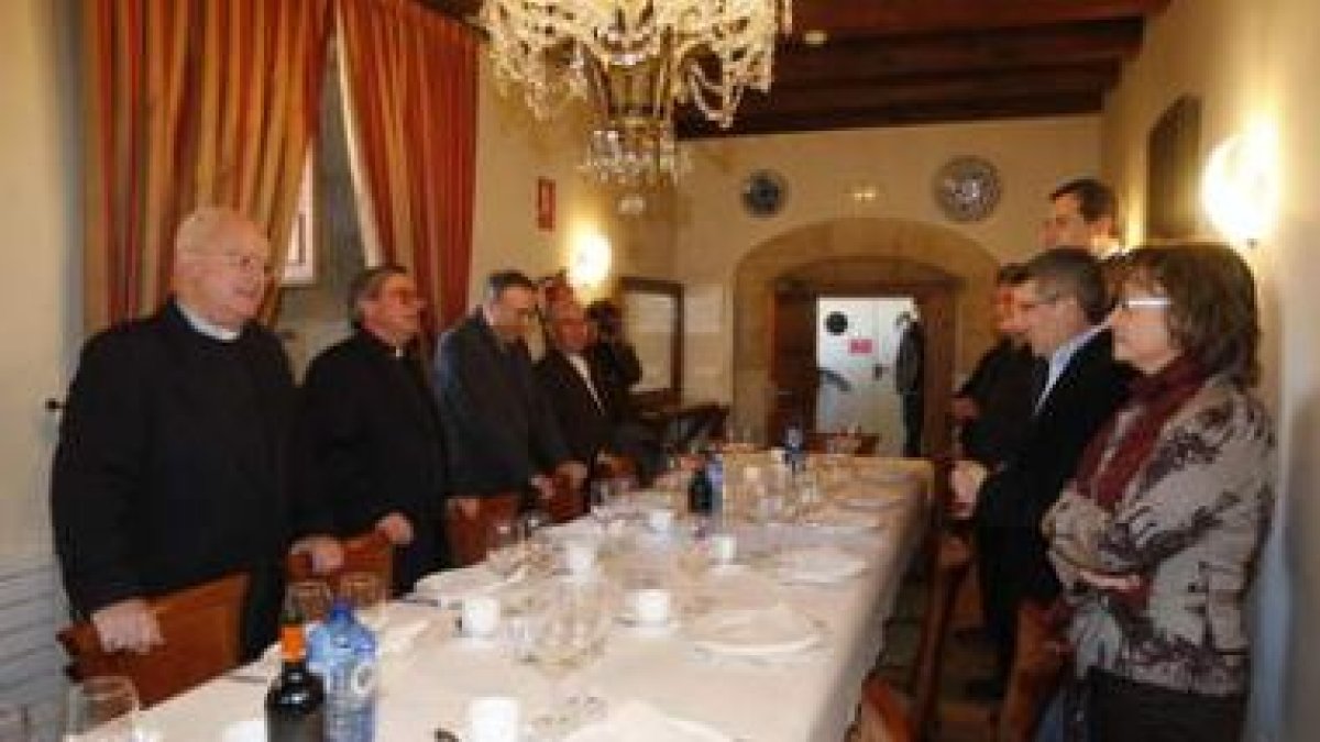 Fernández Cardo, Francisco Fernández y Evelia Fernández, durante su visita a San Isidoro