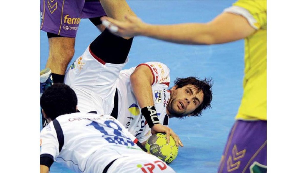 Antonio García, por debajo de su nivel, cae ante una defensa vallisoletana muy eficaz.