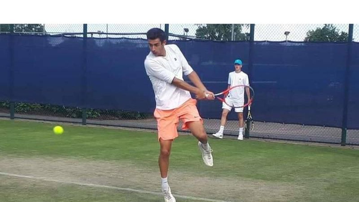 Alejandro García Carbajal lograba el título de dobles en la Ciudad de la Raqueta. DL.