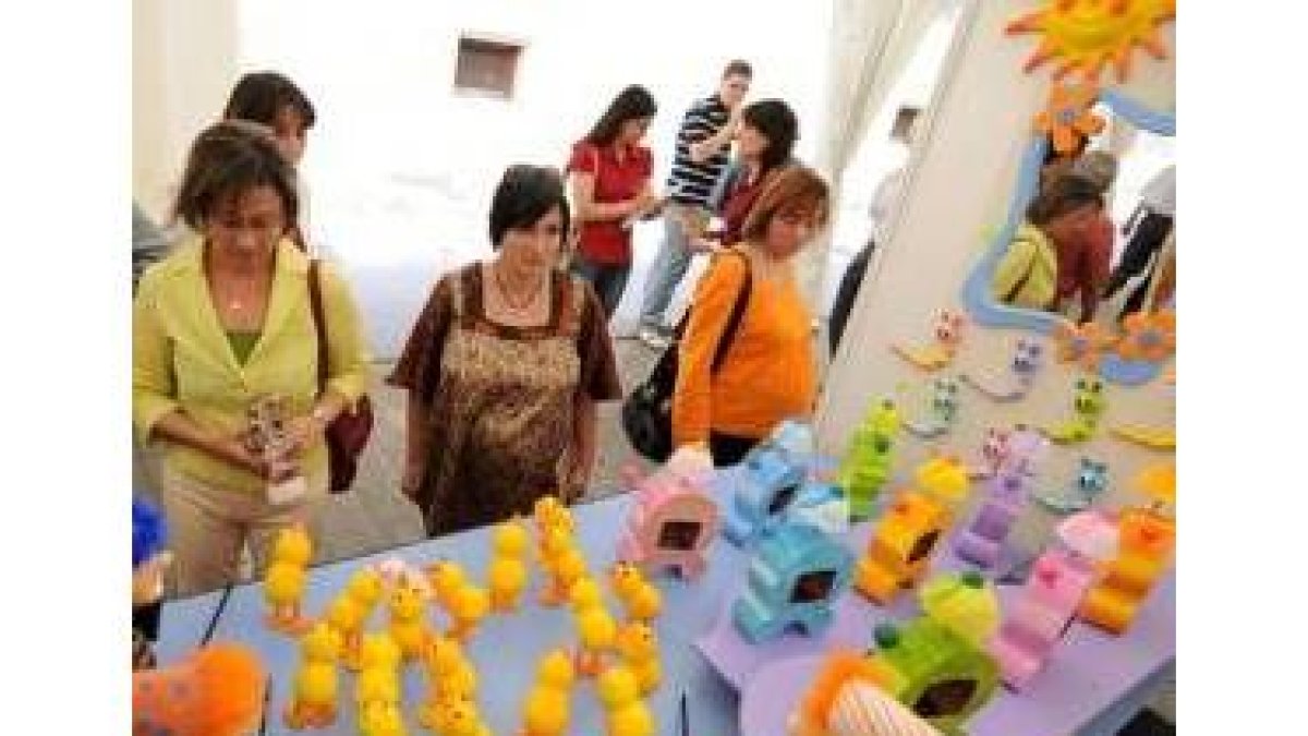 Juguetes artesanales en uno de los puestos