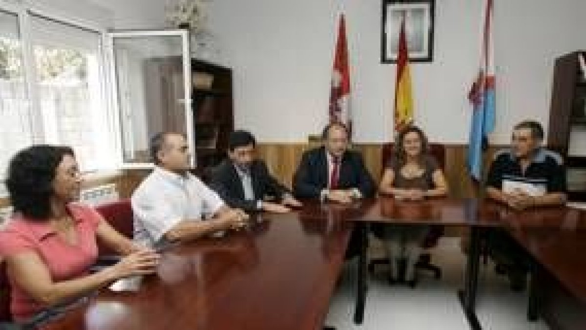 La alcaldesa recibió a Fernández en el salón de plenos
