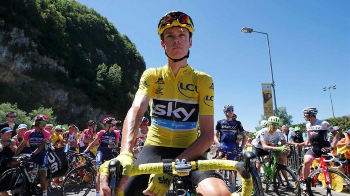 Chris Froome, de amarillo, tratará de no llevarse ningún disgusto durante cuatro días en los Alpes.